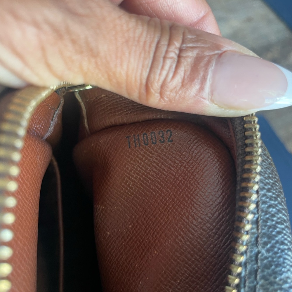 Louis Vuitton Amazone Crossbody - Picture 3 of 7